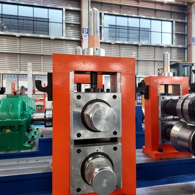 China Máquina de moldeado de rodillos de acero de espesor de 2-4 mm ISO9001
